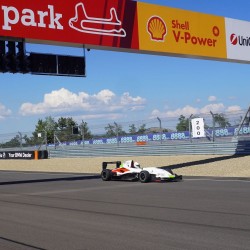 Formula на Max – карай истински болид на писта по избор